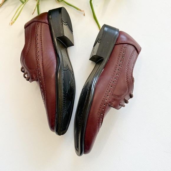 Loafer Dress Shoes - “Easy Stride”- Deep Brown - Size 8 - Picture 4 of 5